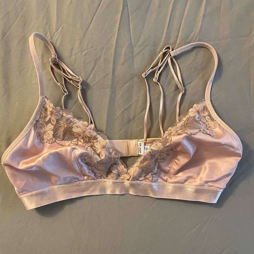 Silky lace bralette